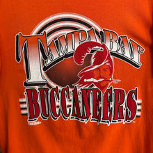 Cargar imagen en el visor de la galería, Camiseta Tampa Bay Buccaneers Early 90s Trench Vintage - S/M
