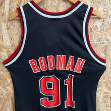 Cargar imagen en el visor de la galería, Camiseta Chicago Bulls Alternate 1995-96 Dennis Rodman #91 Champion Vintage - S/M
