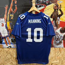 Carregar imagem no visualizador da galeria, Camiseta New York Giants 2007/08 Home Eli Manning #10 Reebok Vintage - XS/S
