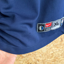Lade das Bild in den Galerie-Viewer, Camiseta de tiro Dallas Mavericks 2003/04 Nike Vintage - XL/XXL
