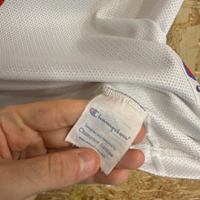 Cargar imagen en el visor de la galería, Camiseta Philadelphia 76ers 2000/03 Home Allen Iverson #3 Champion Vintage - M/L
