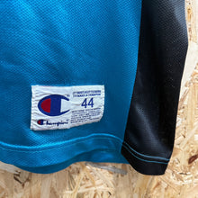 Cargar imagen en el visor de la galería, Camiseta Detroit Pistons Road 1997/98 Grant Hill #33 Champion Vintage - M/L
