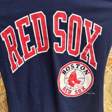 Cargar imagen en el visor de la galería, BNWT Camiseta Boston Red Sox Late 90’s  Logo 7 Vintage - S/M
