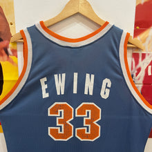 Lade das Bild in den Galerie-Viewer, Camiseta New York Knicks Road 1991-92 Patrick Ewing #33 Champion Vintage - L/XL
