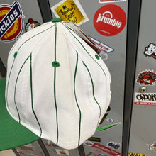 Carregar imagem no visualizador da galeria, BNWT Gorra Miami Hurricanes 90s CMP Vintage
