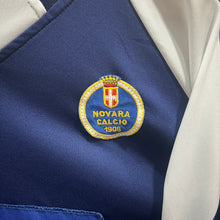 Cargar imagen en el visor de la galería, Camiseta Novara 1999-00 Away Rebok Vintage - L/XL
