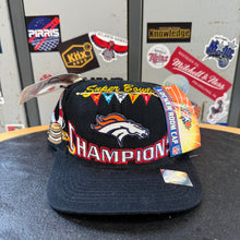 Load image into Gallery viewer, BNWT Gorra Denver Broncos Champions 1998 Logo Athletic Vintage
