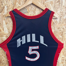 Charger l'image dans la galerie, Camiseta USA Basketball 1996 Road Grant Hill #5 Champion Vintage - L/XL
