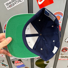 Carregar imagem no visualizador da galeria, BNWT Gorra Dallas Cowboys 90s Drew Pearson Vintage
