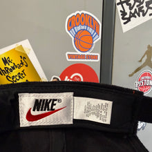 Load image into Gallery viewer, BNWT Gorra Nike Air Max 1998 Vintage
