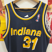 Cargar imagen en el visor de la galería, Camiseta Indiana Pacers 1991-92 Road Reggie Miller #31 Champion Vintage - L/XL
