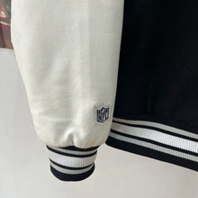 Load image into Gallery viewer, Chaqueta Bomber Varsity Oakland Raiders Team Apparel Y2K - M/L
