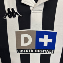 Lade das Bild in den Galerie-Viewer, Camiseta Juventus 1999-00 Home Inzaghi #9 Kappa Vintage - L/XL
