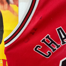 Cargar imagen en el visor de la galería, Camiseta Chicago Bulls Road 2004-05 Tyson Chandler #3 Champion Vintage - L Youth
