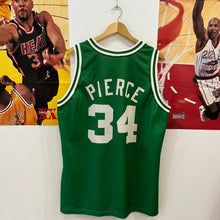 Cargar imagen en el visor de la galería, Camiseta Boston Celtics 2000-03 Road Paul Pierce #33 Champion Vintage - XL/XXL
