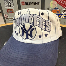 Cargar imagen en el visor de la galería, Gorra New York Yankees 90s Starter Vintage
