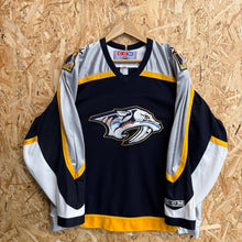 Cargar imagen en el visor de la galería, Camiseta Nashville Predators 2001/02 Road CCM Vintage - L/XL
