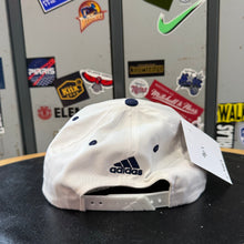 Lade das Bild in den Galerie-Viewer, Gorra Real Madrid 90s Adidas Vintage
