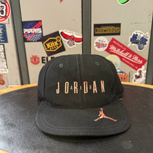 Cargar imagen en el visor de la galería, Gorra Air Jordan 1992 Vintage
