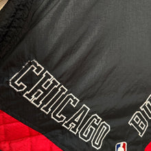 Cargar imagen en el visor de la galería, Chaqueta Chicago Bulls Early 90s Starter Vintage - L/XL
