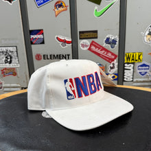 Cargar imagen en el visor de la galería, BNWT Gorra NBA Late 90s Sports Specialties Vintage
