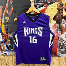 Carregar imagem no visualizador da galeria, Camiseta Sacramento Kings Road 2014/15 Ben McLemore #16 Adidas Vintage - M YOUTH
