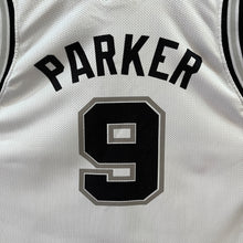 Cargar imagen en el visor de la galería, Camiseta San Antonio Spurs Home 2001-03 Tony Parker #9 Champion Vintage - XL Youth
