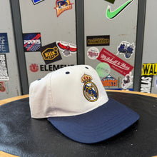 Lade das Bild in den Galerie-Viewer, Gorra Real Madrid 90s Adidas Vintage
