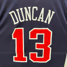 Load image into Gallery viewer, Camiseta USA Road 2004 Tim Duncan #16 Reebok Vintage - M/L/XL
