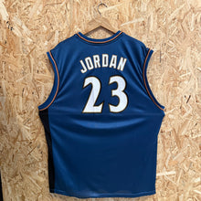 Charger l'image dans la galerie, Camiseta Washington Wizards Road 2003/04 Michael Jordan #23 Reebok Vintage - XL/XXL
