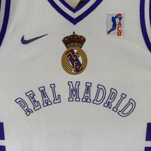 Cargar imagen en el visor de la galería, Camiseta Real Madrid Baloncesto 1997/98 Home Nike Vintage - XS/S
