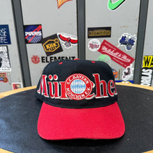 Cargar imagen en el visor de la galería, Gorra Bayern München 90s Universal Athletics Vintage
