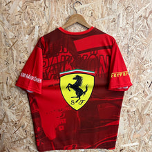 Load image into Gallery viewer, BNWT Camiseta Kimi Räikönen 2007-09 Ferrari - L/XL
