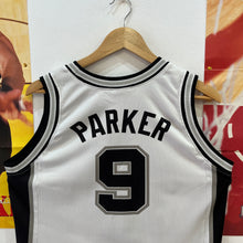 Cargar imagen en el visor de la galería, Camiseta San Antonio Spurs Home 2001-03 Tony Parker #9 Champion Vintage - XL Youth
