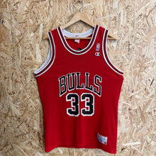 Cargar imagen en el visor de la galería, Camiseta Chicago Bulls Road 1992/93 Scottie Pippen #33 Champion Vintage - M/L
