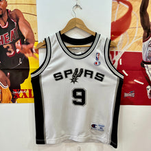 Cargar imagen en el visor de la galería, Camiseta San Antonio Spurs Home 2001-03 Tony Parker #9 Champion Vintage - XL Youth
