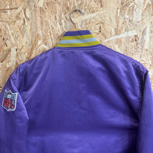 Carica l'immagine nel visualizzatore di Gallery, Chaqueta Bomber Satinada Minnesota Vikings Late 80’s/ Early 90’s Starter Vintage - M/L

