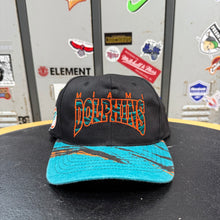 Carregar imagem no visualizador da galeria, Gorra Miami Dolphins Zubaz 90s Vintage
