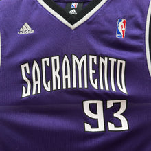 Cargar imagen en el visor de la galería, Camiseta Sacramento Kings Road 2006/08 Ron Artest #93 Adidas Vintage - M YOUTH

