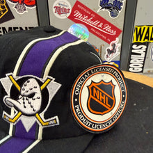 Load image into Gallery viewer, BNWT Gorra Anaheim Mighty Ducks Late 90s Starter Vintage
