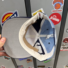 Cargar imagen en el visor de la galería, BNWOT Gorra North Carolina Tar Heels 90s Vintage
