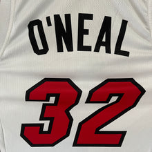 Load image into Gallery viewer, Camiseta Miami Heat Home 2004-05 Shaquille O’Neal #32 Champion Vintage - M/L
