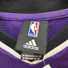 Cargar imagen en el visor de la galería, Camiseta Sacramento Kings Road 2006/08 Ron Artest #93 Adidas Vintage - M YOUTH
