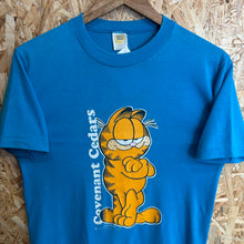 Cargar imagen en el visor de la galería, Camiseta Garfield 1978 Velva Sheen Vintage - S/M
