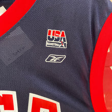 Load image into Gallery viewer, Camiseta USA Road 2004 Tim Duncan #16 Reebok Vintage - M/L/XL
