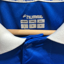 Load image into Gallery viewer, Camiseta Everton 2023-24 Home Beto #14 Hummel - XS/S
