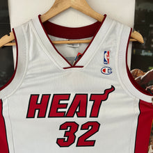 Load image into Gallery viewer, Camiseta Miami Heat Home 2004-05 Shaquille O’Neal #32 Champion Vintage - M/L
