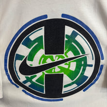 Carica l'immagine nel visualizzatore di Gallery, Camiseta Nike 1997 Vintage - L/XL
