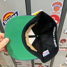 Load image into Gallery viewer, BNWT Gorra Minnesota Vikings 1993 AMCAP Vintage
