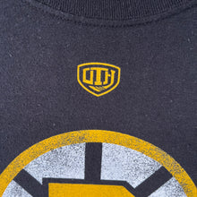 Cargar imagen en el visor de la galería, BNWT Camiseta Boston Bruins Old Time Hockey Y2K - XL/XXL
